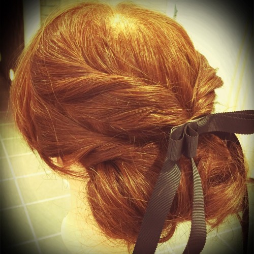 普段着ヘアアレンジを簡単にお呼ばれスタイルに!