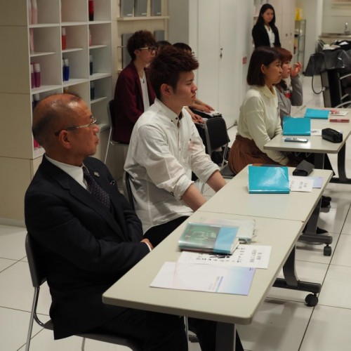 新人研修2日目(会長講話・接客マナー講習)
