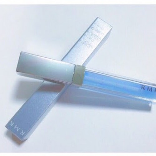 いま流行りのグロスは「青ラメ」✨