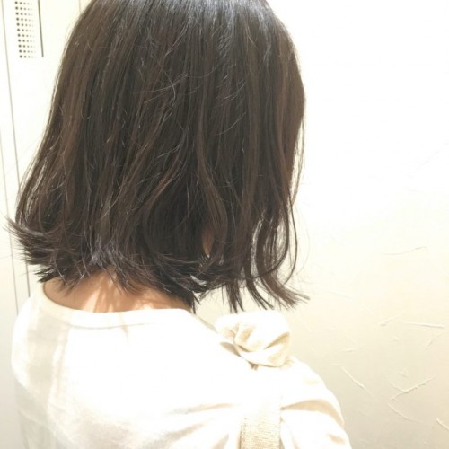 『肩にあたってハネてもお洒落なボブ』はスタイリング方法がポイント!