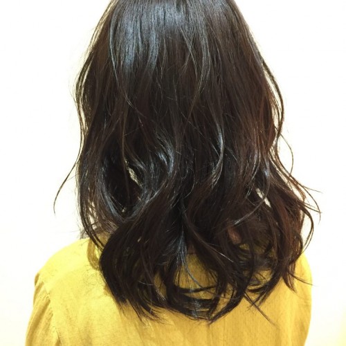 パーマしたりコテで巻いたり。