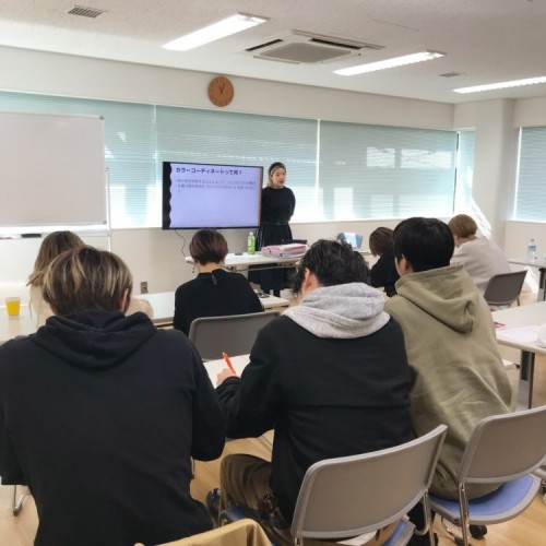 一年生『パーソナルカラー』を学ぶ!教育の紹介✂️
