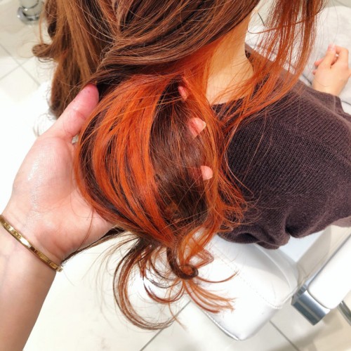 黒髪卒業!オレンジインナーカラー