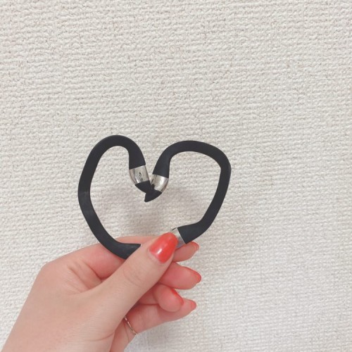 つけるだけで小顔に?耳掛け美容機器 【BAssA   新所沢】