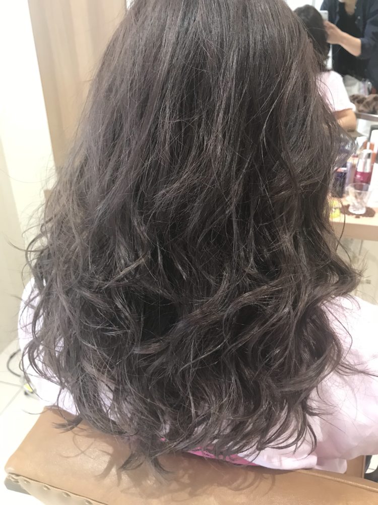 ヘアカラーでツヤツヤ！