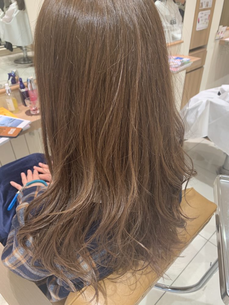 メンテナンスカットで綺麗なロングヘアに！