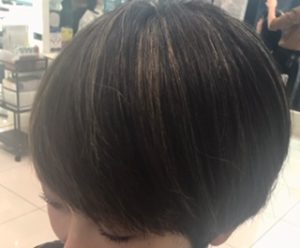 ショートのストレートヘアもオシャレにできる 白髪カバーもできるヘアカラーデザイン 新しい 自分に会いに行こう 美容室bassa バサ